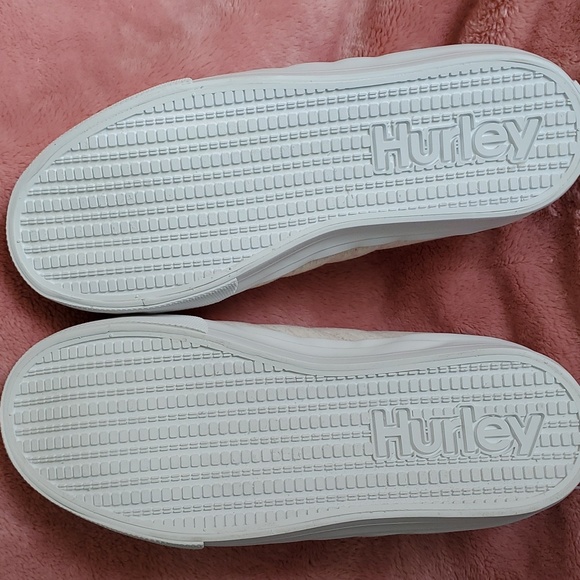 Hurley Women's Arlo Puff Natural Sherpa Shoes - Picture 8 of 9